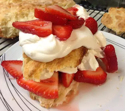 EASY Classic Strawberry Shortcake