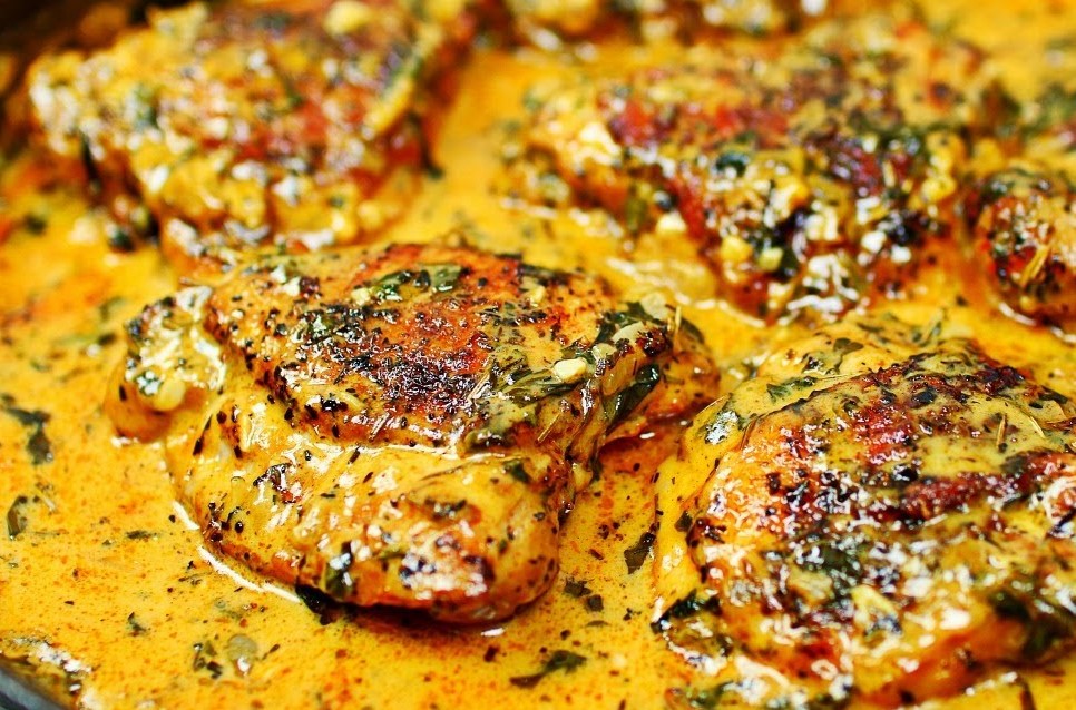 Baked Chicken in Creamy Garlic Sauce