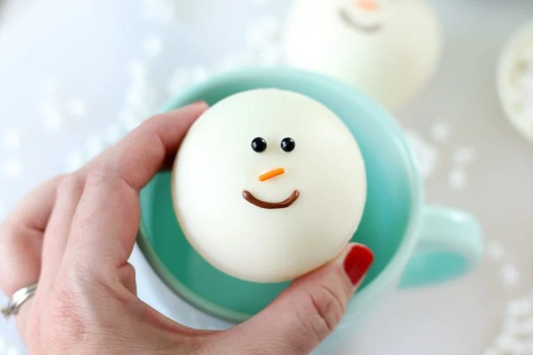 Easy Snowman Hot Chocolate Bombs